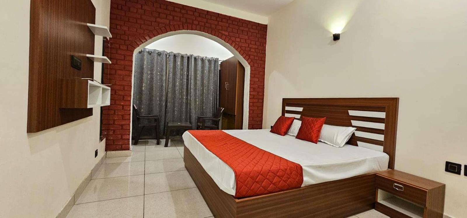 Golden Himalaya Homestay Каусани Екстериор снимка