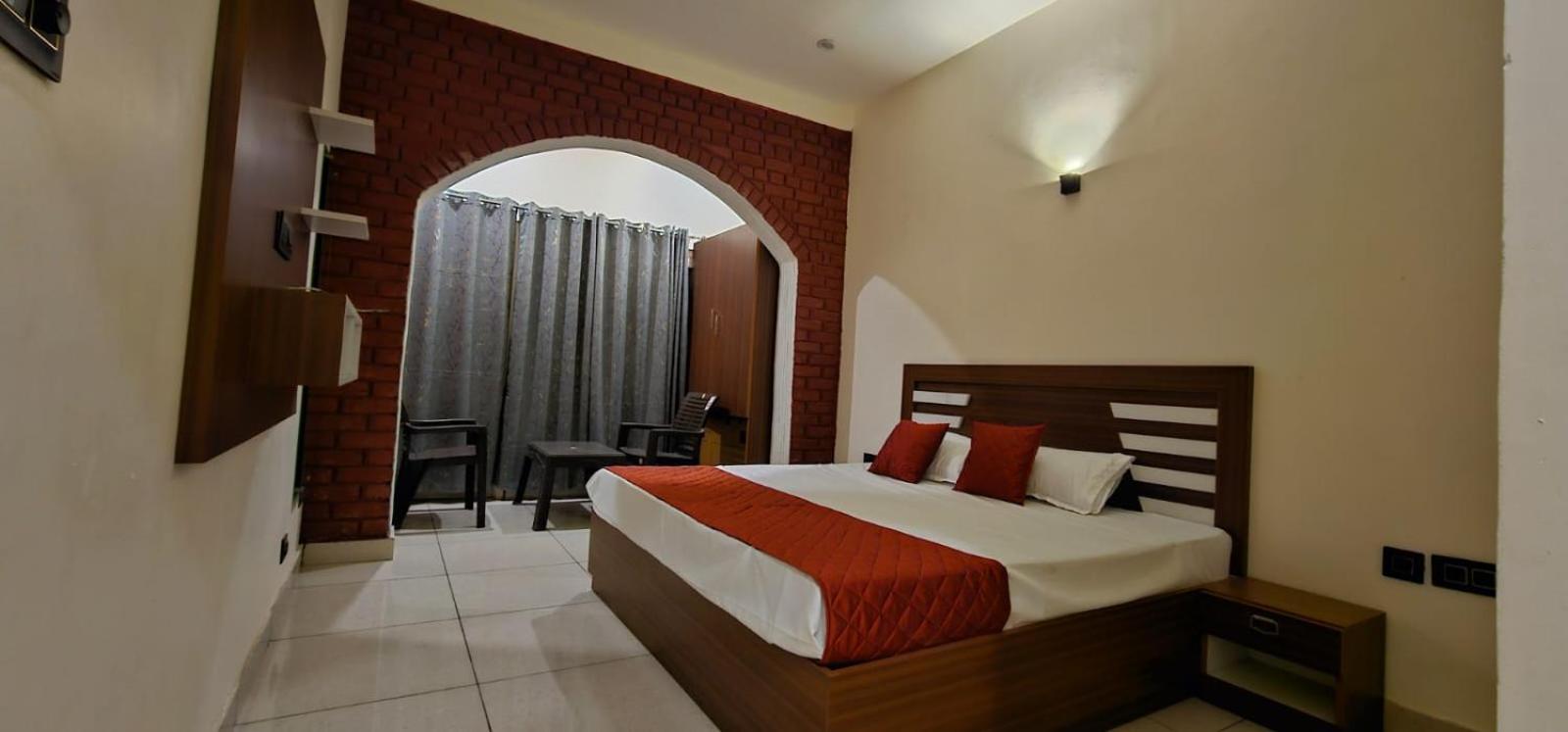 Golden Himalaya Homestay Каусани Екстериор снимка