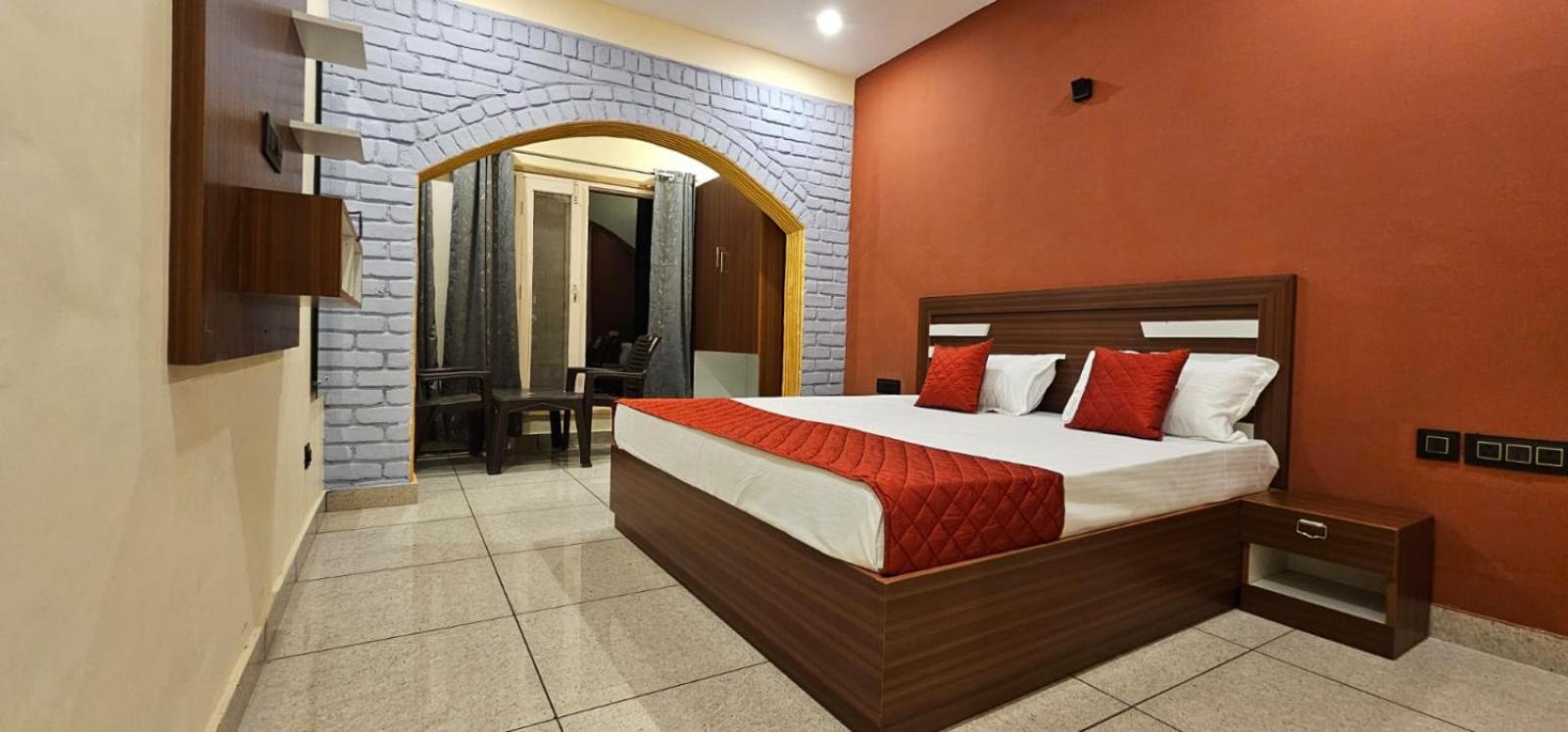 Golden Himalaya Homestay Каусани Екстериор снимка