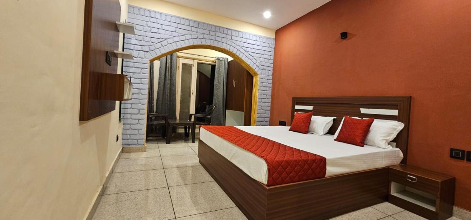 Golden Himalaya Homestay Каусани Екстериор снимка
