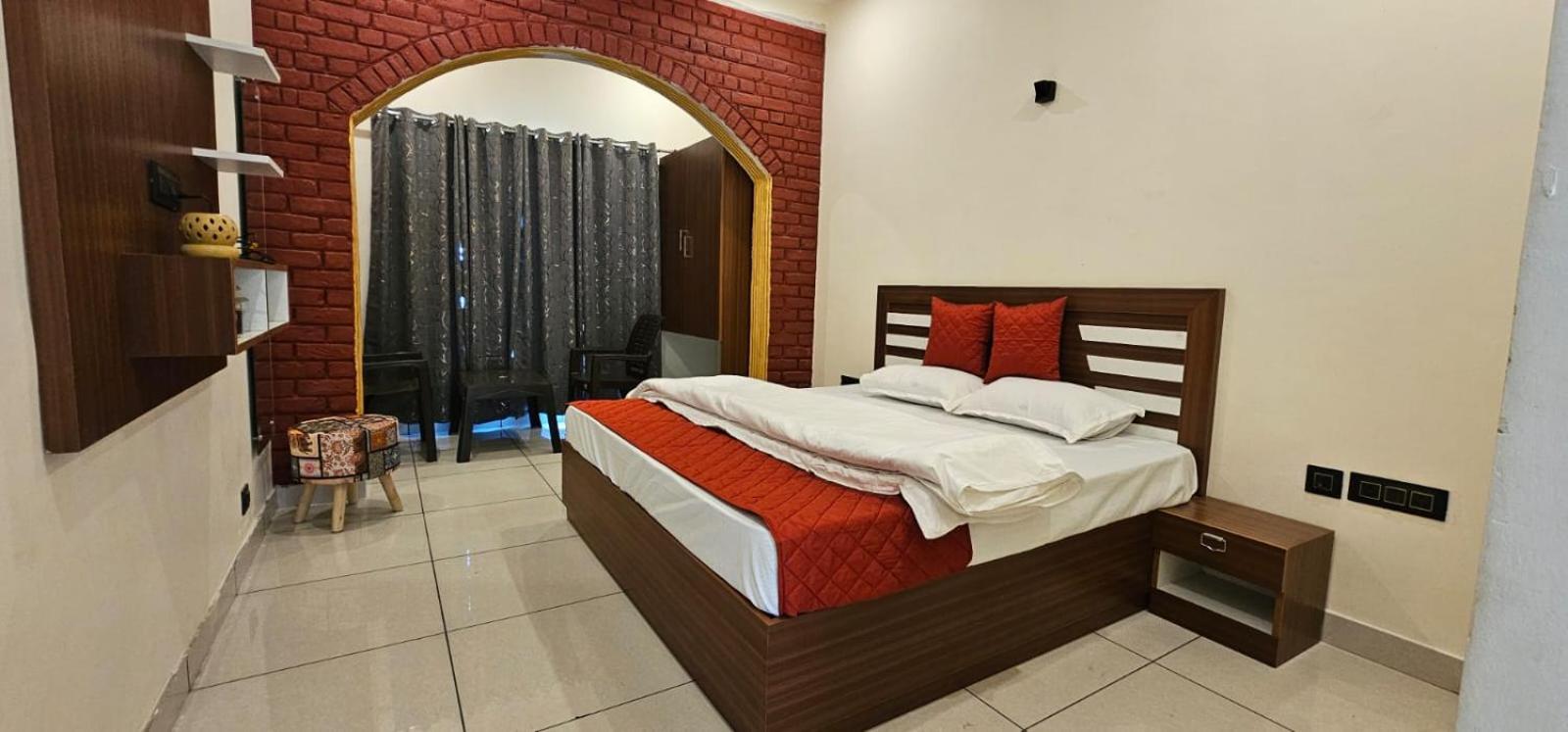 Golden Himalaya Homestay Каусани Екстериор снимка
